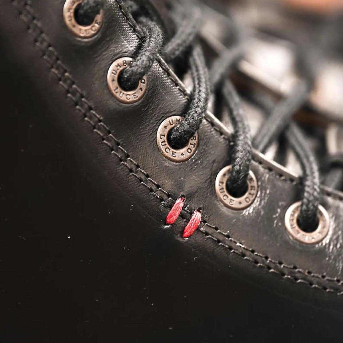 Tamus — tenis para moto de piel negra de Umberto Luce (línea Rider+)
