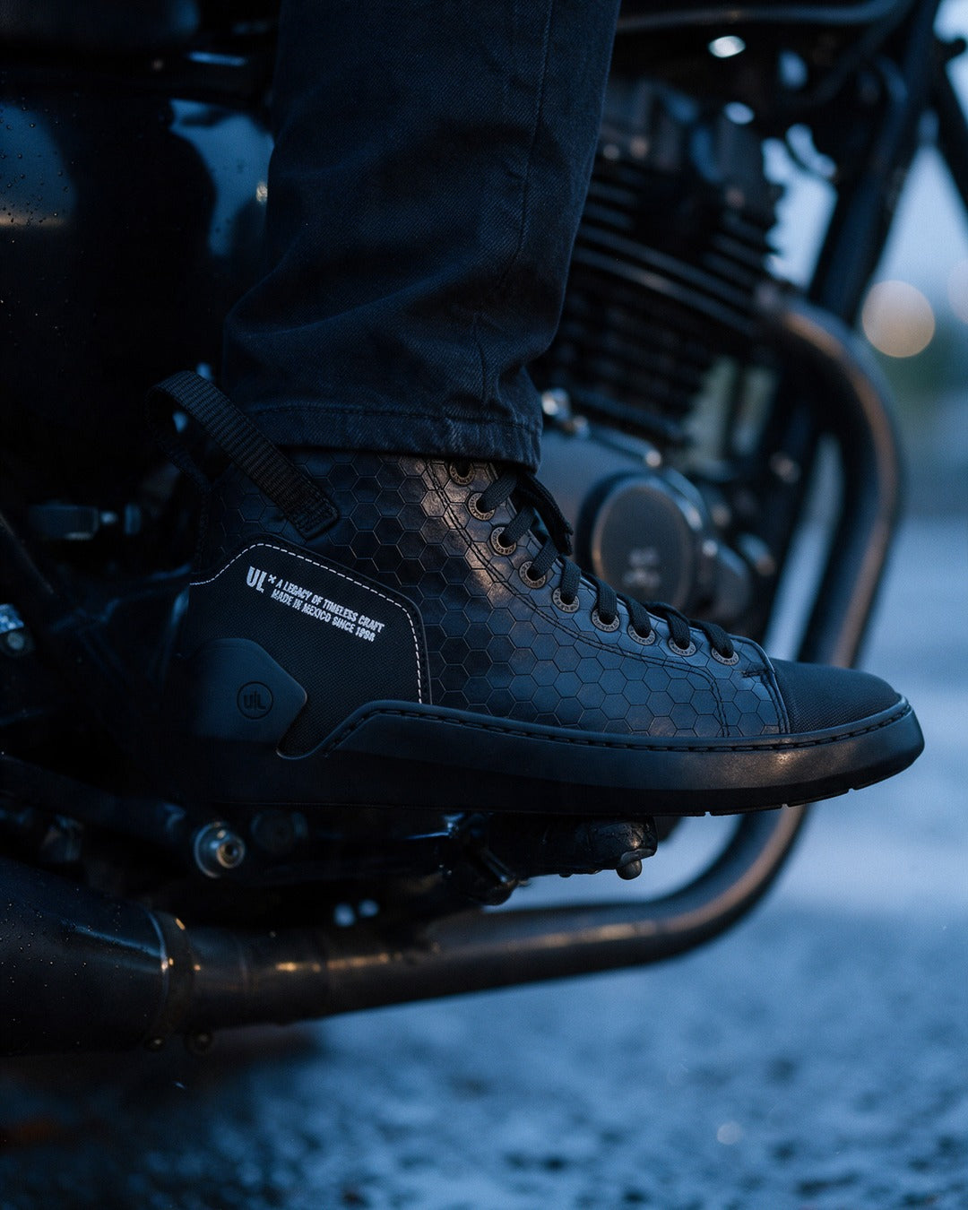 Black Venom tenis motociclista