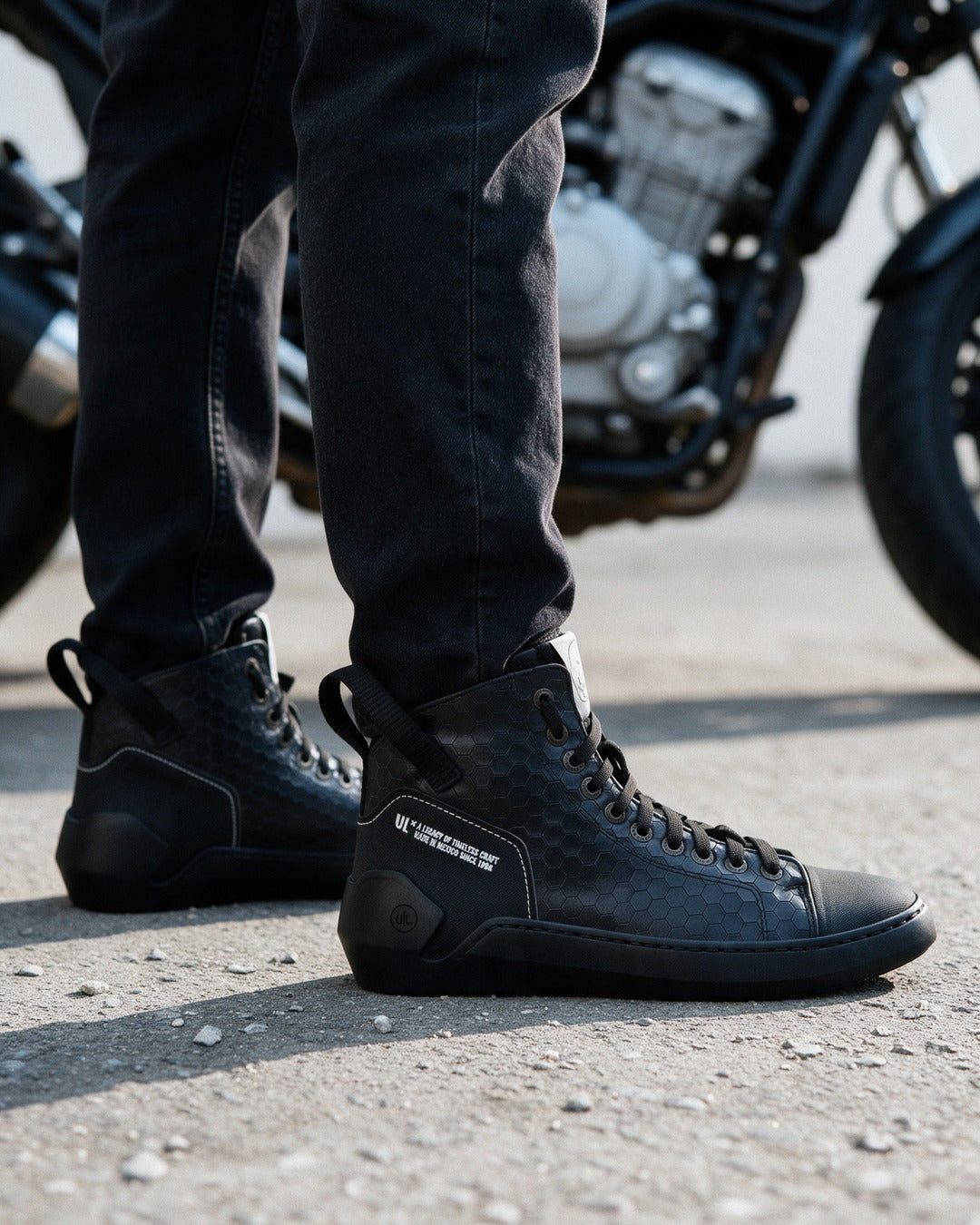 Black Venom tenis motociclista