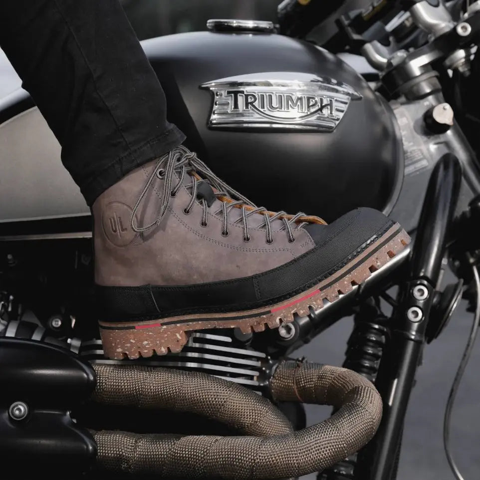 Zona de tobillo protegida en bota RIDER con D3O