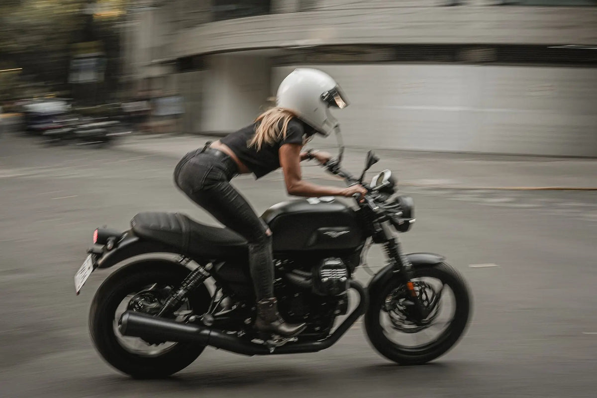 Botas UMBERTO x LUCE en contexto de motociclista